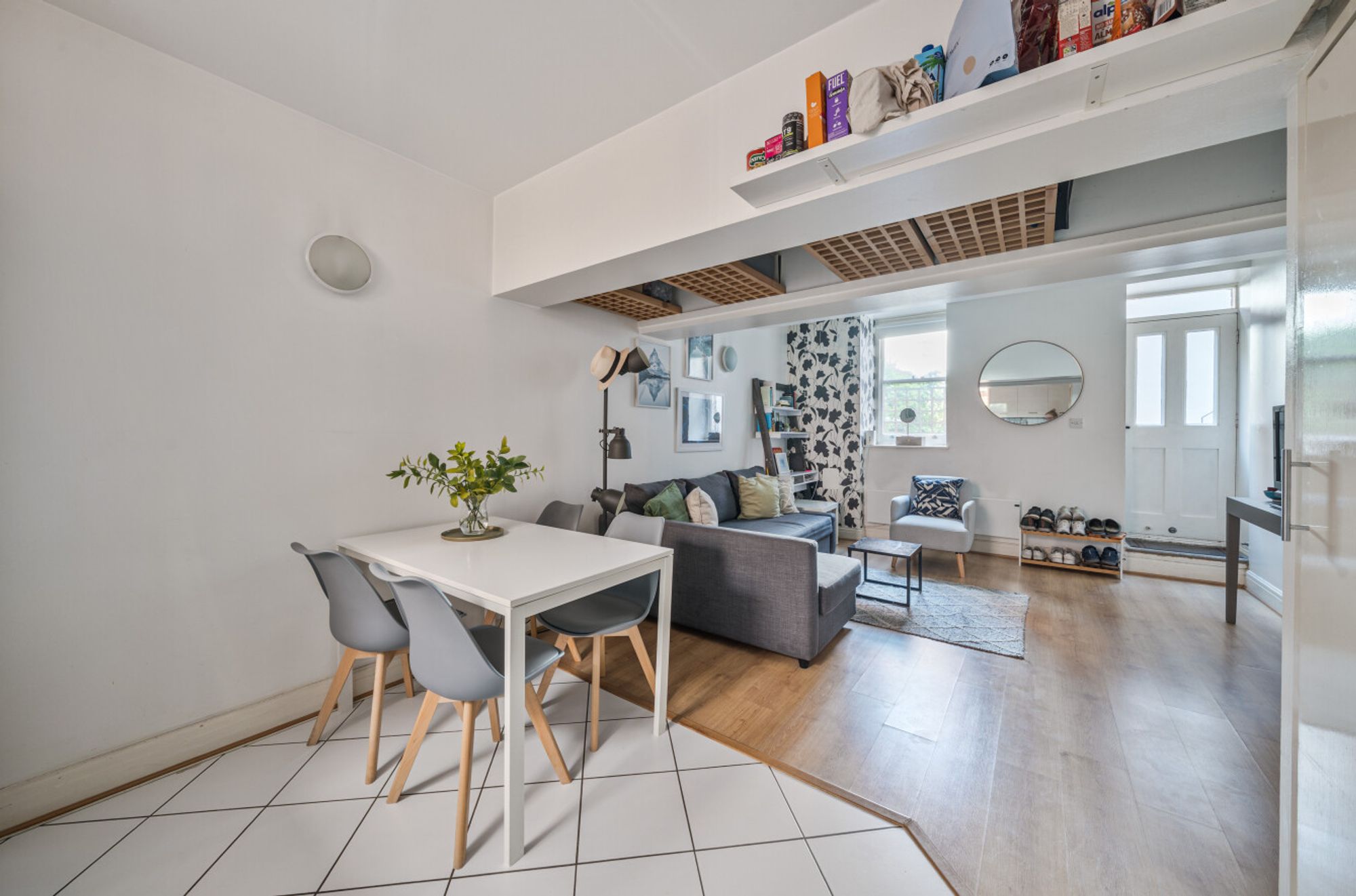 Flat Clapham Road in Greater London