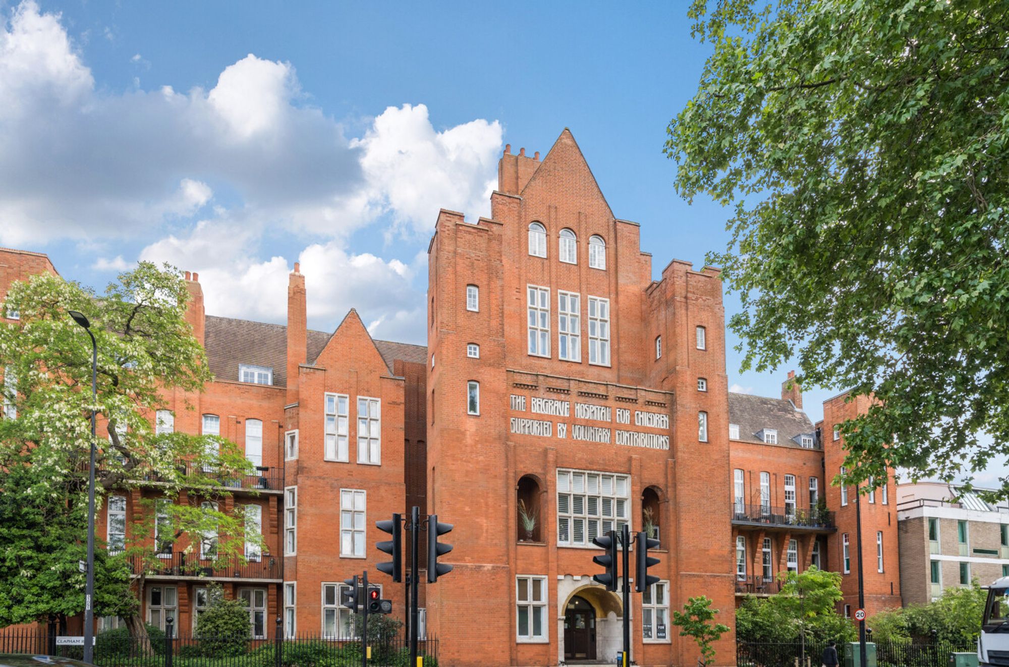 Flat Clapham Road in Greater London