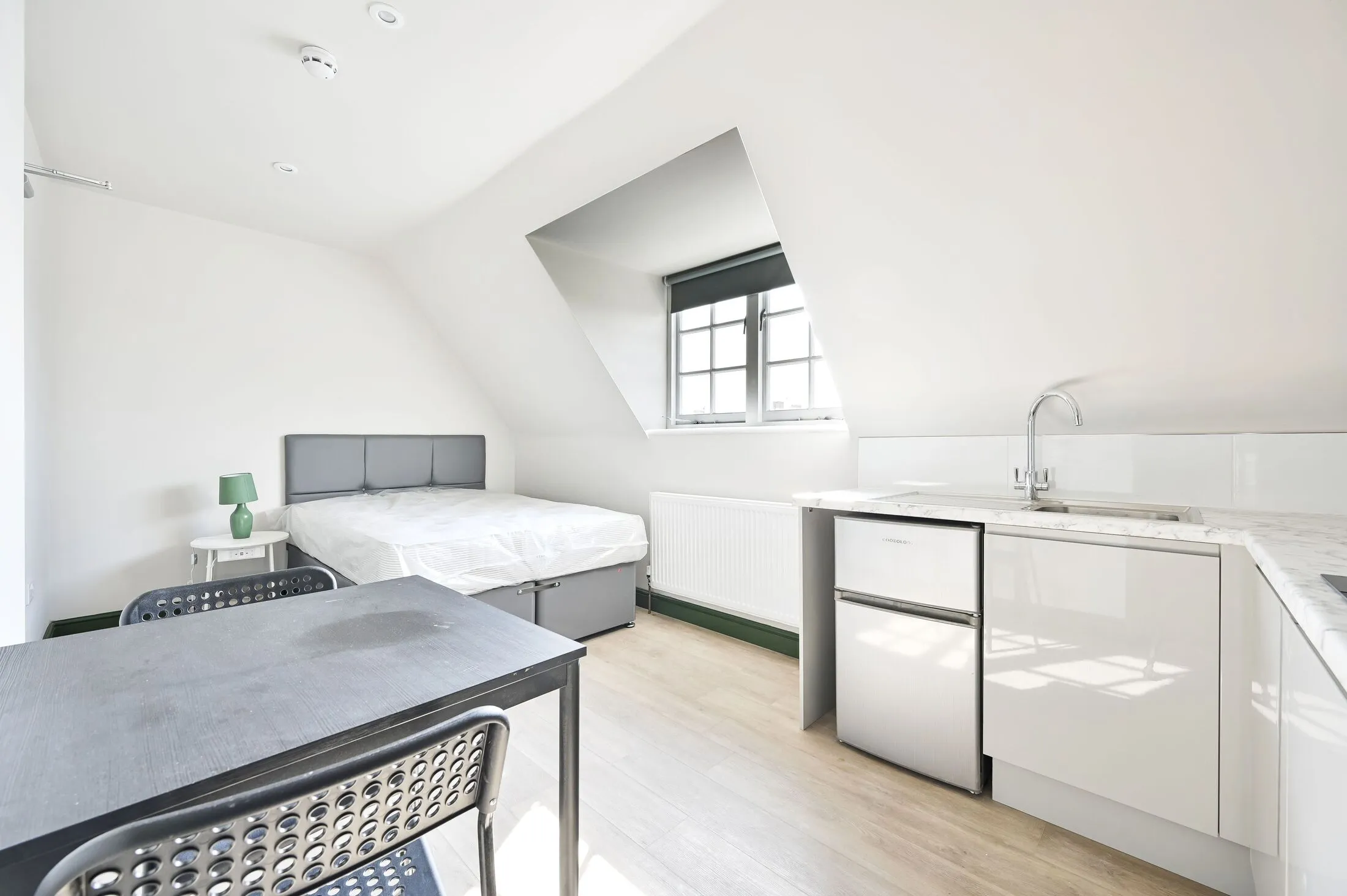 Room Clapham High Street in Greater London