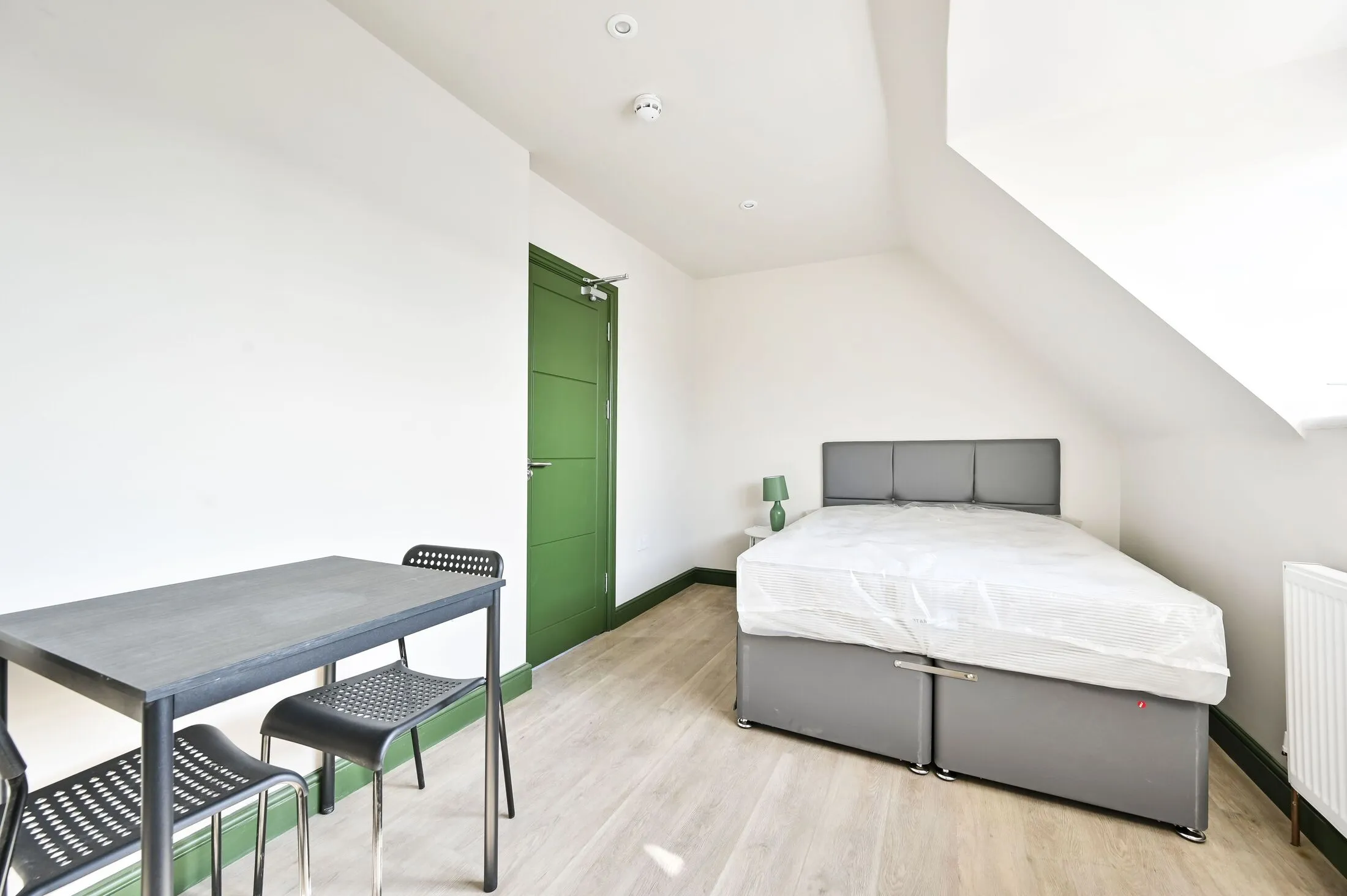 Room Clapham High Street in Greater London