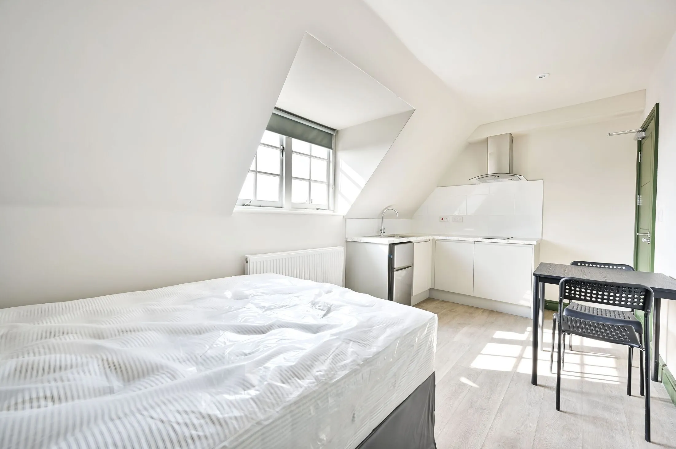 Room Clapham High Street in Greater London