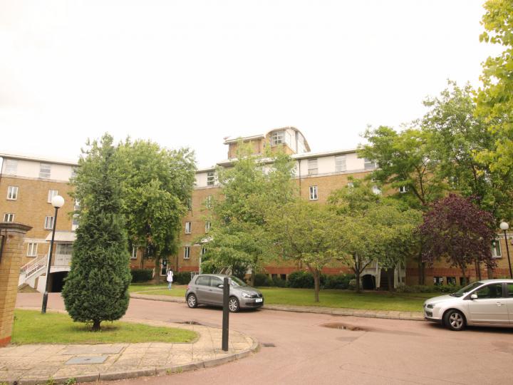 Flat Worgan Street in Greater London