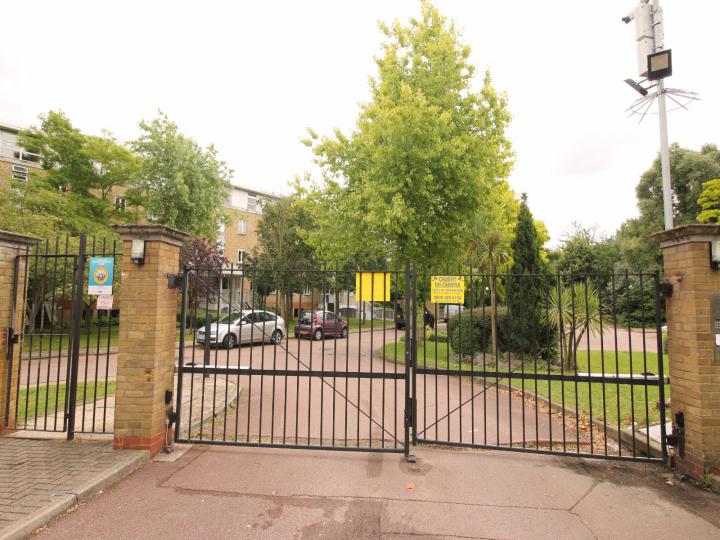 Flat Worgan Street in Greater London