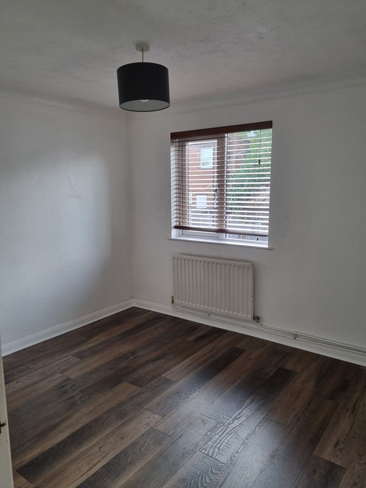 Flat Connaught Gardens in Greater London