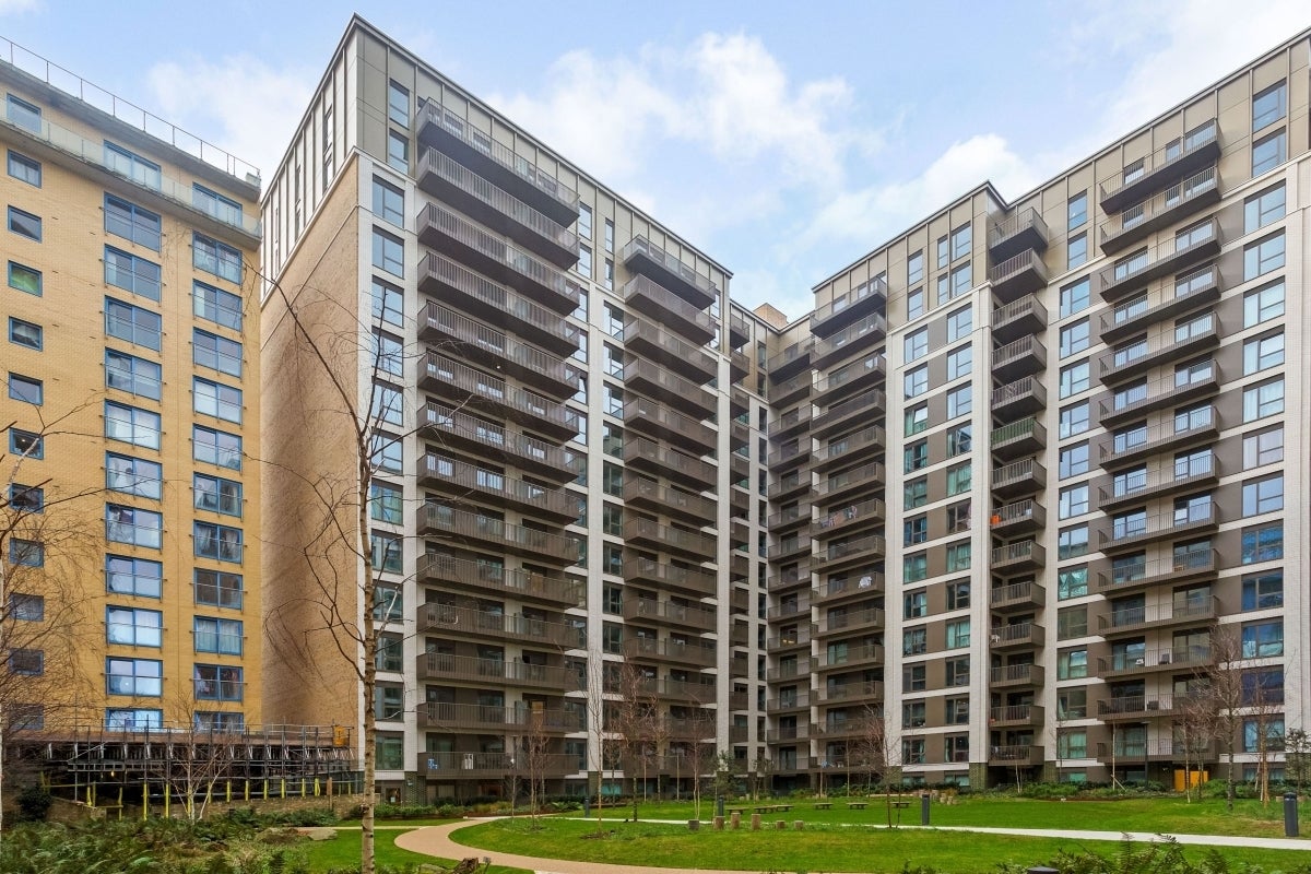 Flat Western Gateway in Greater London
