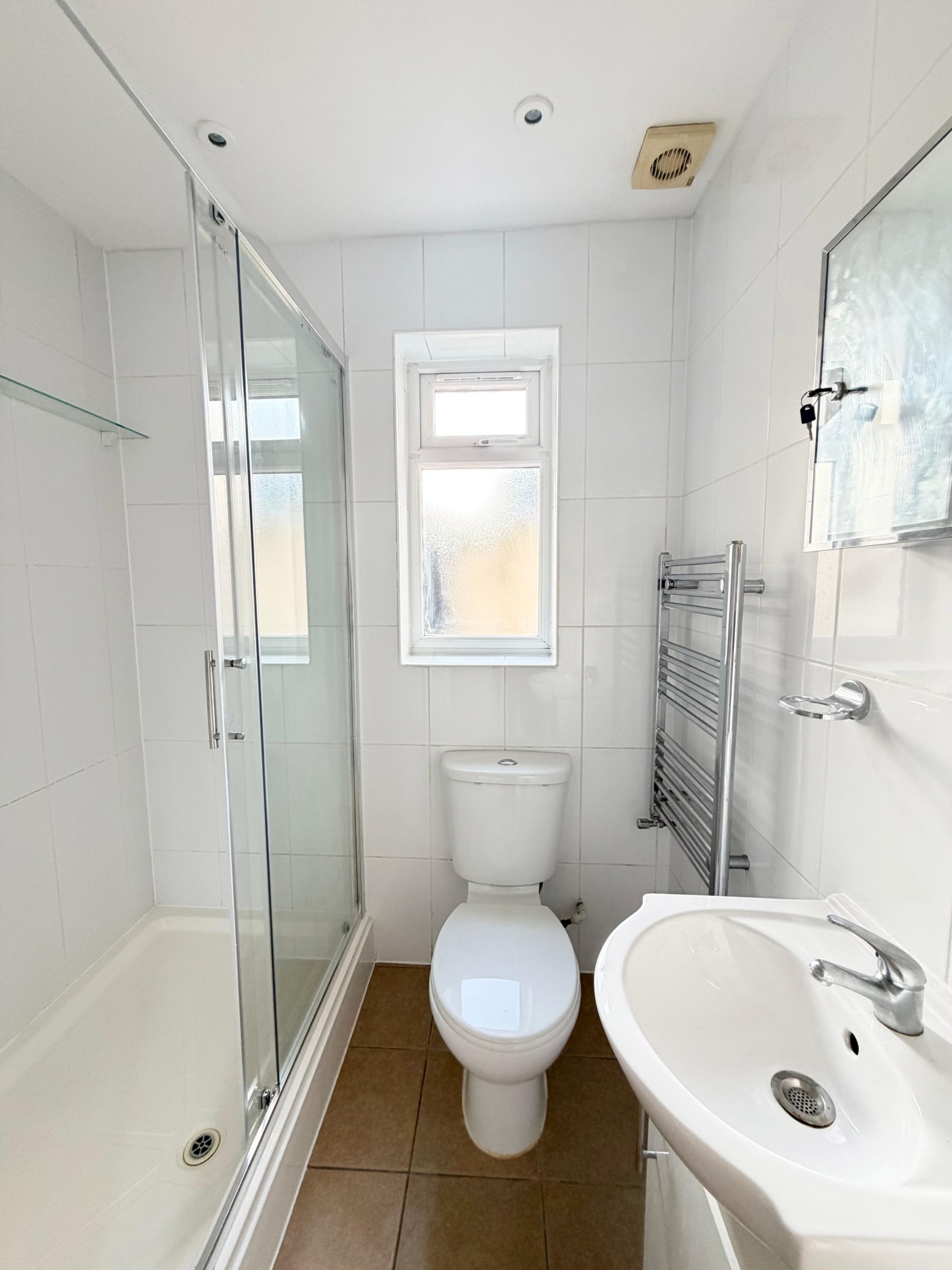 Flat Bailey Close in Greater London
