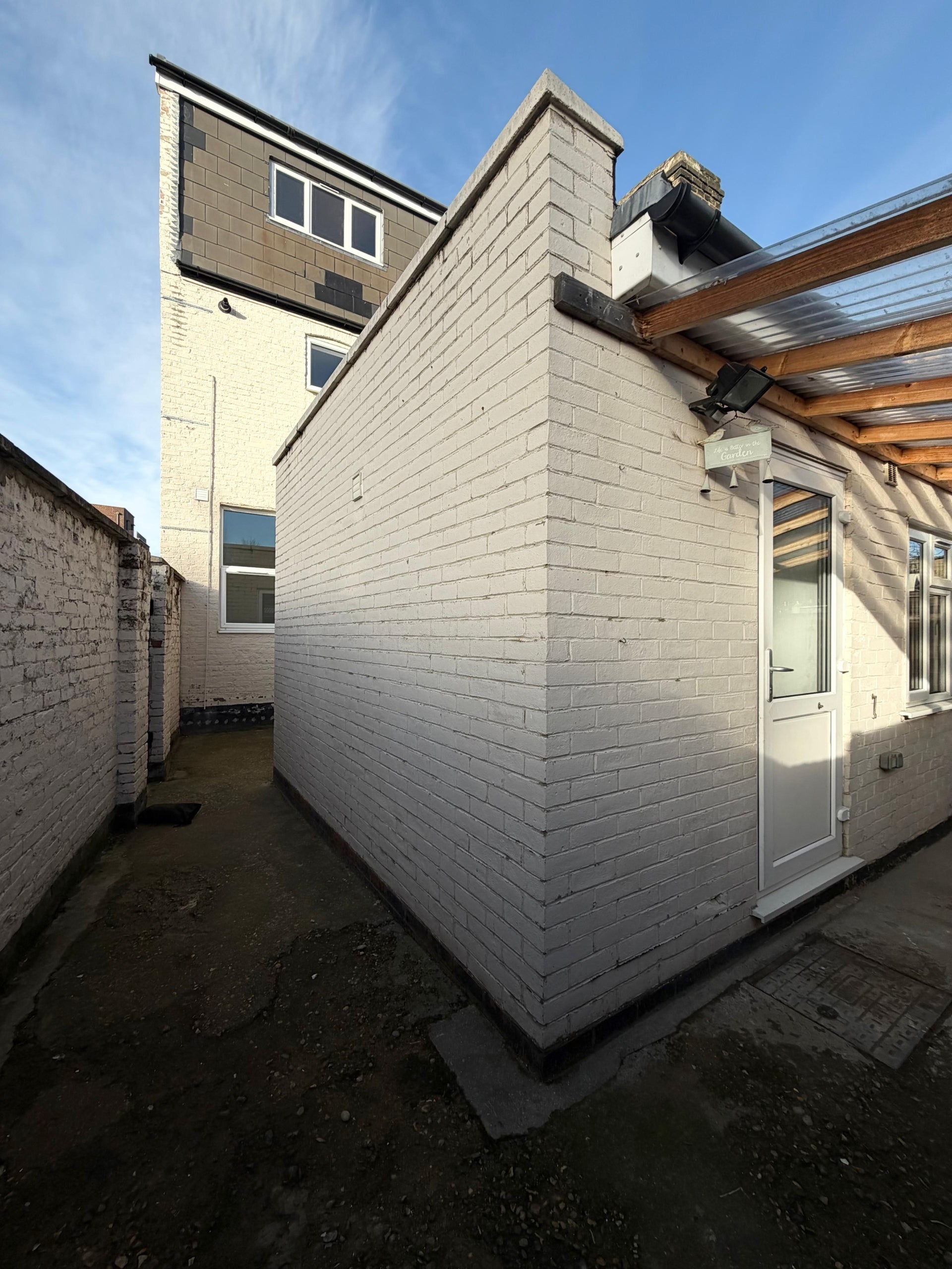 Flat Bailey Close in Greater London
