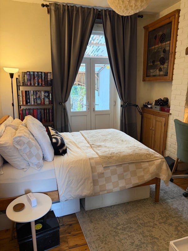 Room Janet Street in Cardiff