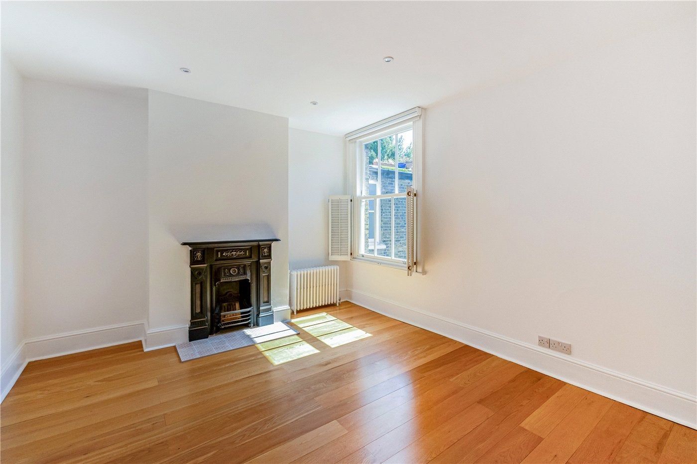 Flat Venn Street in Greater London