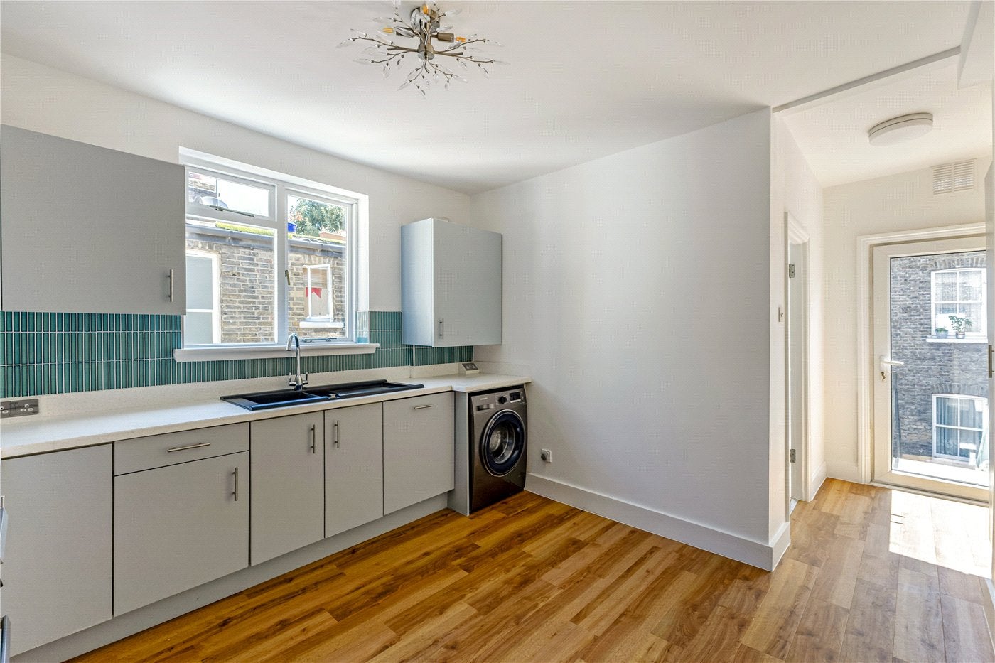 Flat Venn Street in Greater London