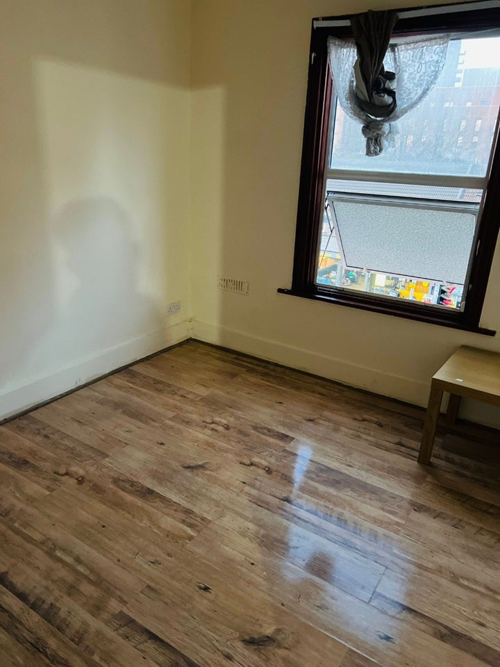Flat Barking Road in Greater London