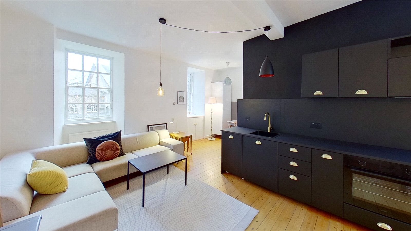 Flat New Skinner's Close in City of Edinburgh