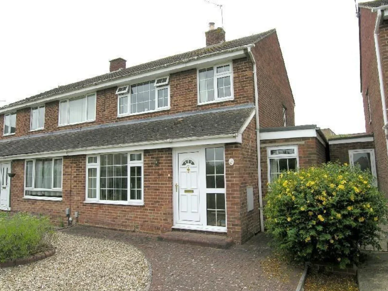 House Moat Walk in Wroughton