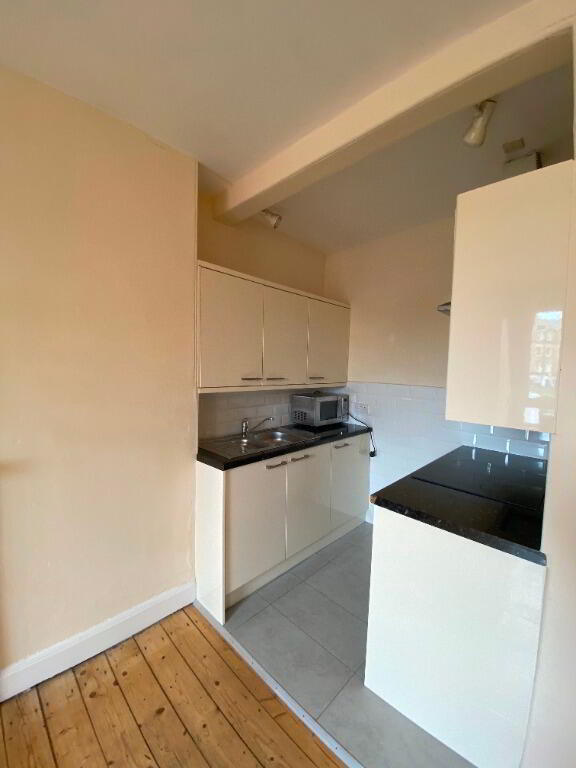 Flat New Mart Road in City of Edinburgh