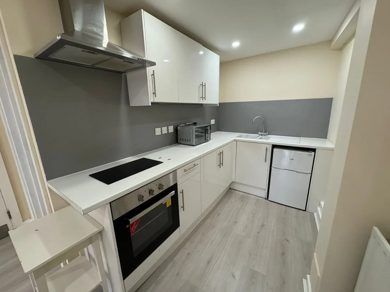 Flat Alice Way in Greater London