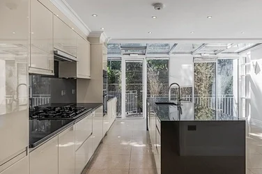 Flat St Mary Abbots Terrace in Greater London