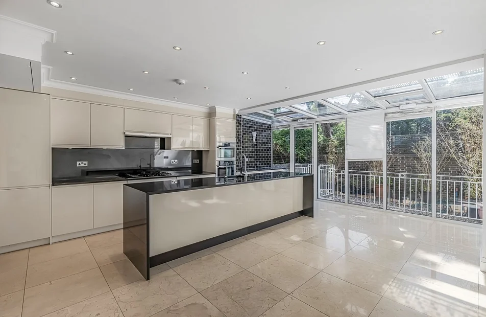 Flat St Mary Abbots Terrace in Greater London