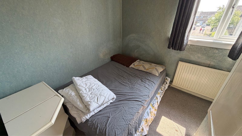 Room Alloway Drive in Kirkintilloch