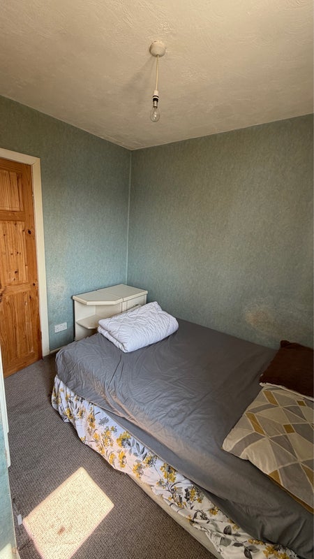 Room Alloway Drive in Kirkintilloch