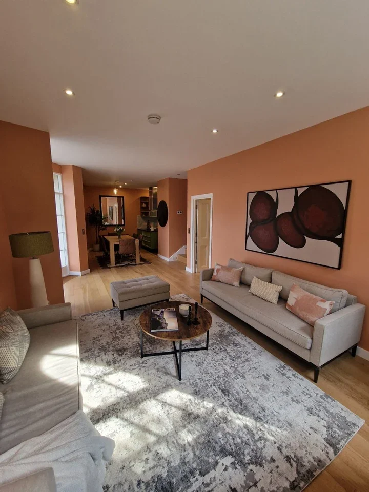 Flat Grove Lane in Greater London