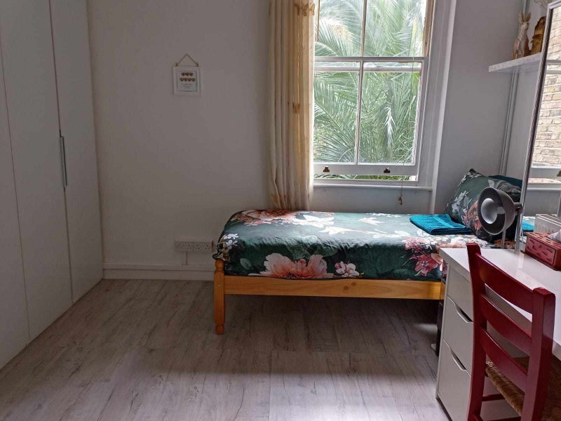 Room Uverdale Road in Greater London