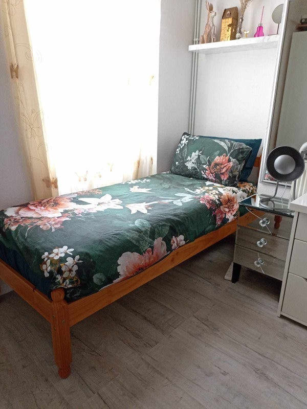 Room Uverdale Road in Greater London