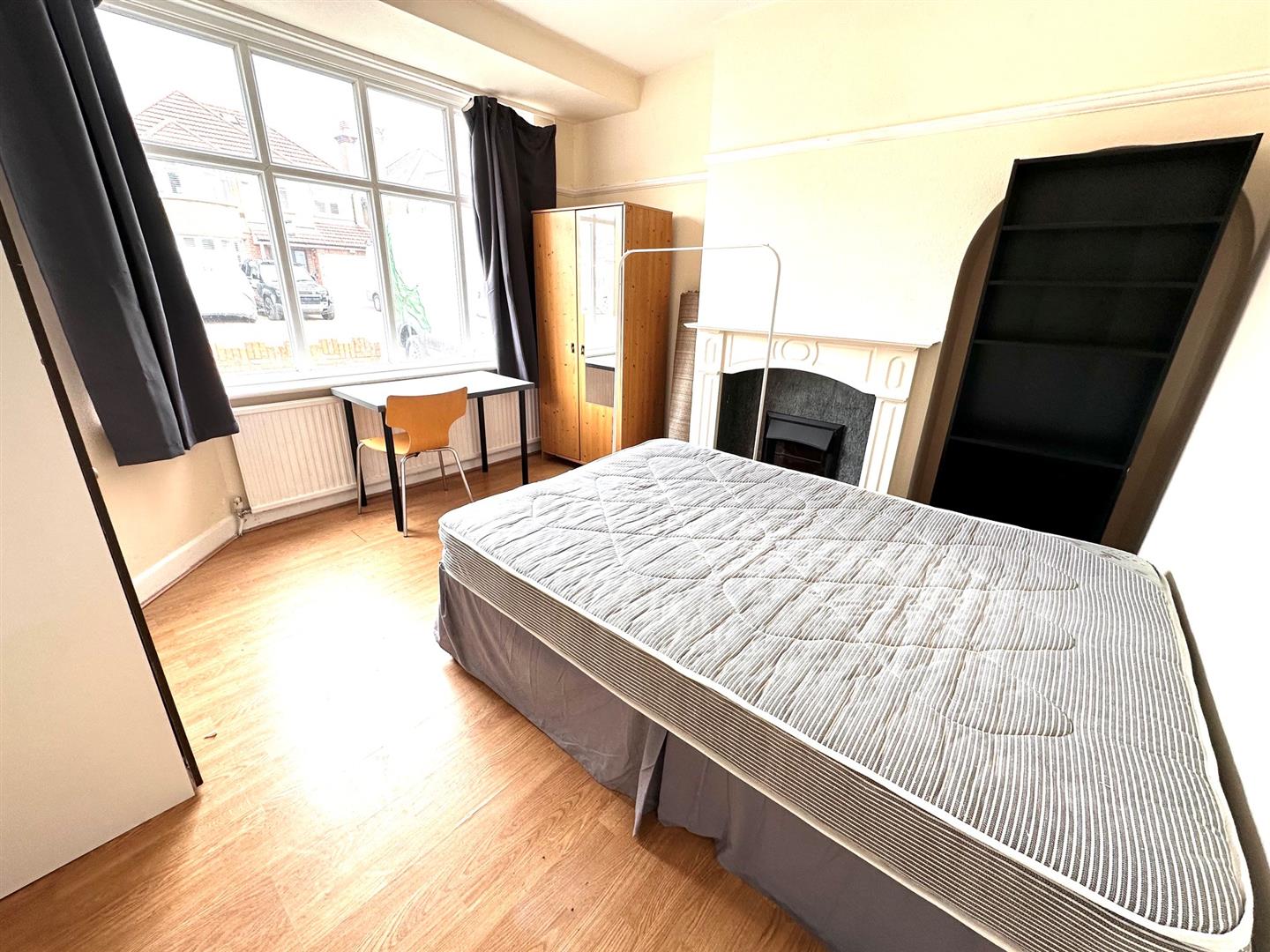 Room Dellfield Crescent in Greater London
