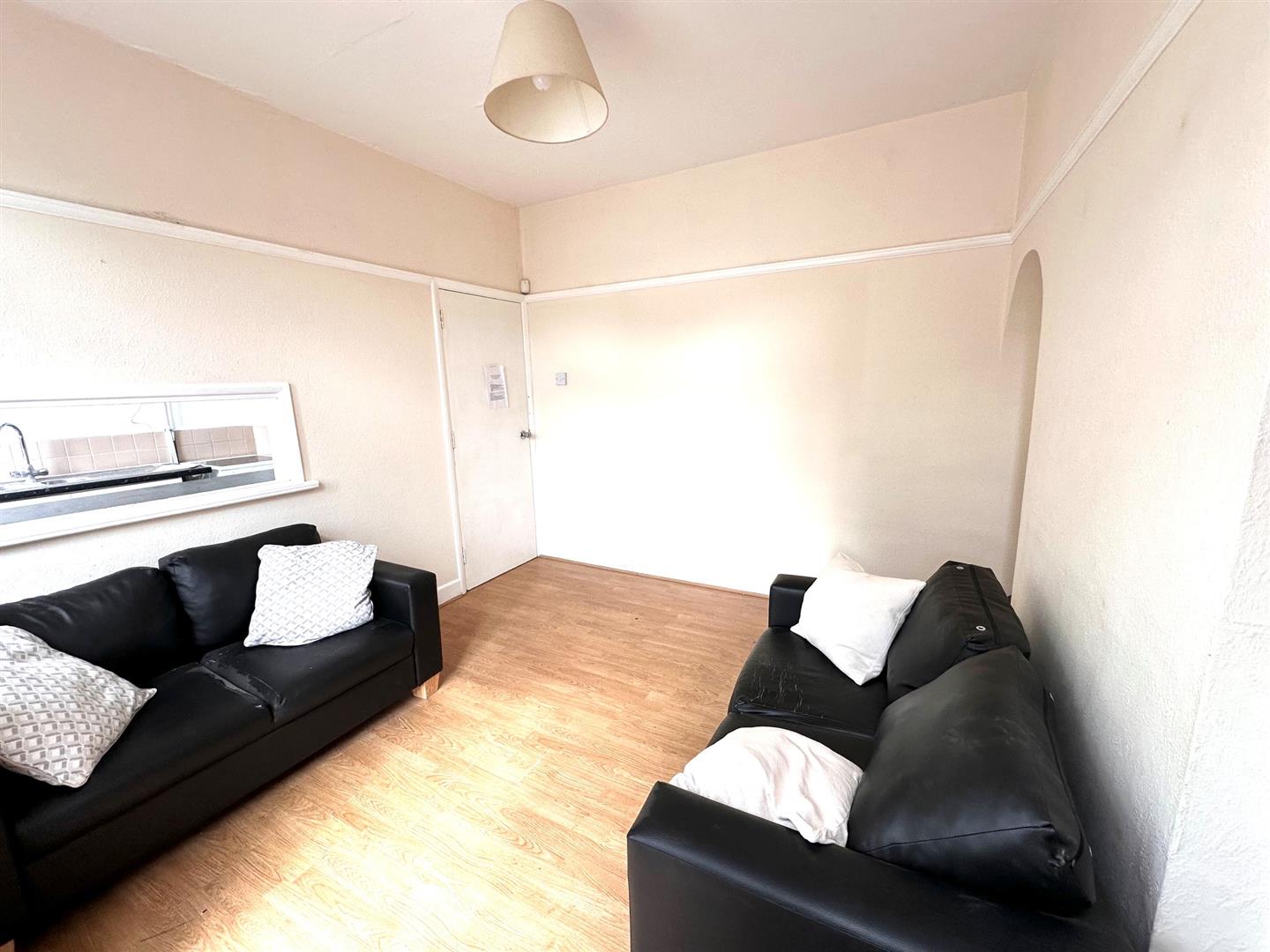 Room Dellfield Crescent in Greater London