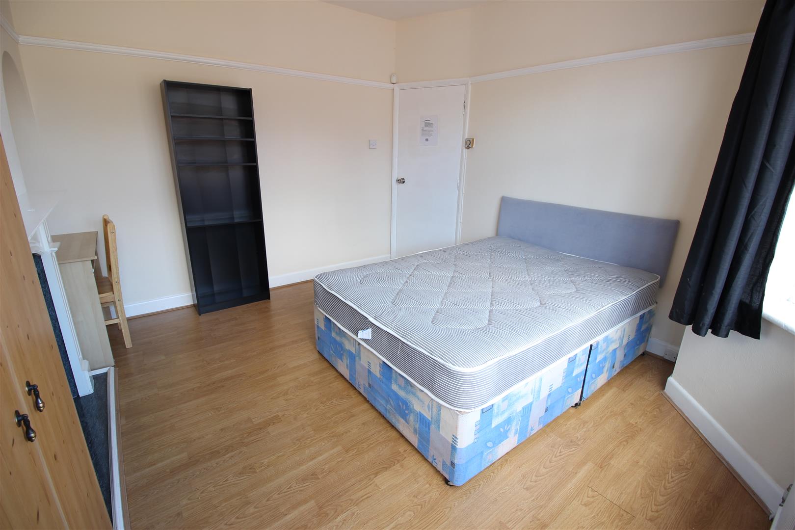 House Dellfield Crescent in Greater London