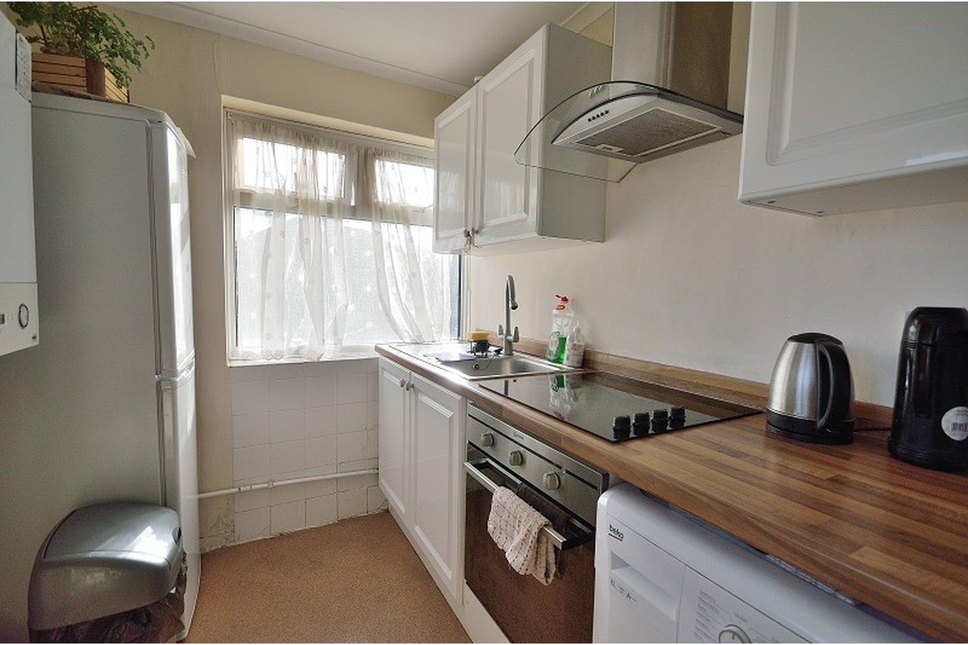 Flat Grosvenor Court in Greater London