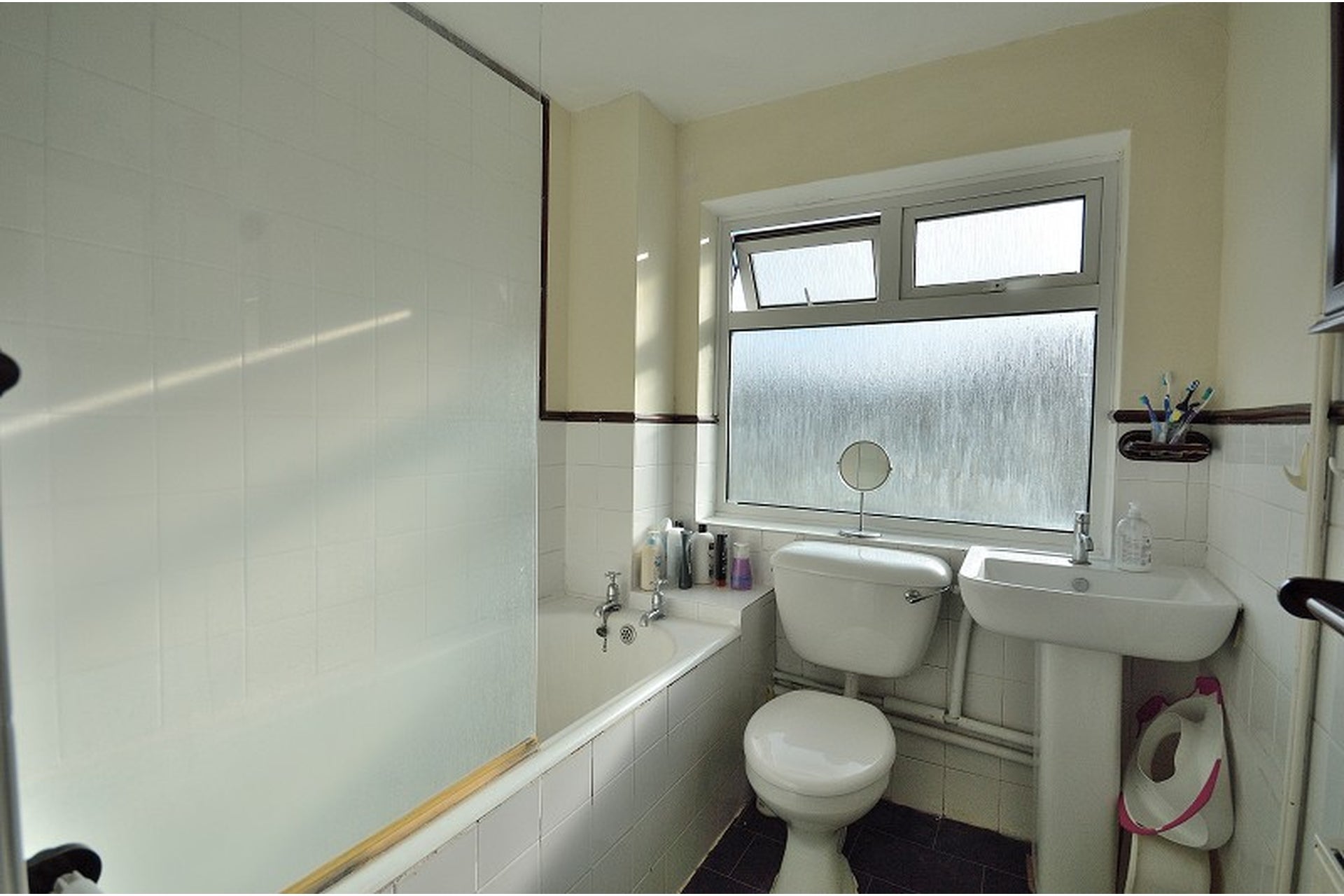 Flat Grosvenor Court in Greater London