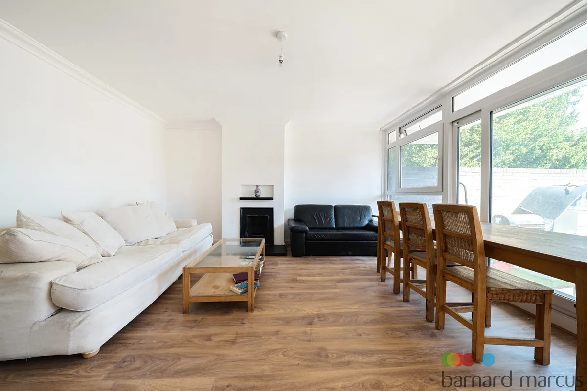 House Bolingbroke Walk in Greater London