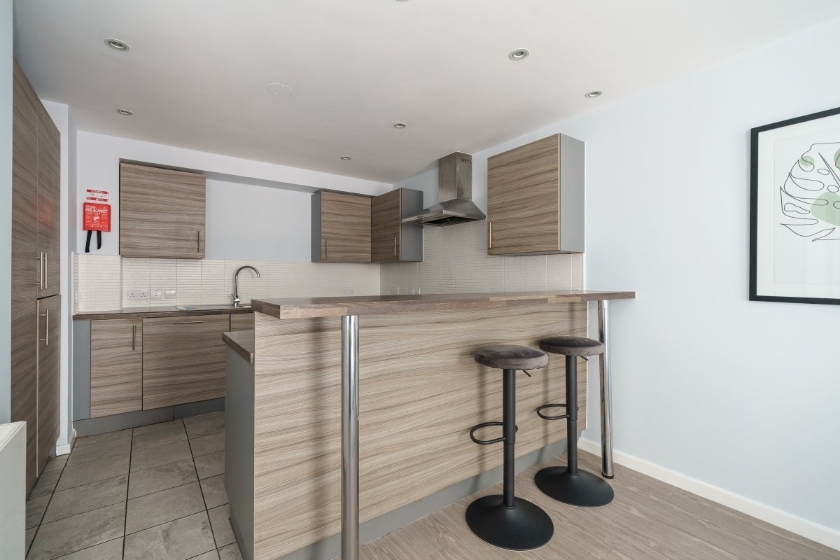 Flat Lakeside Way in Greater London