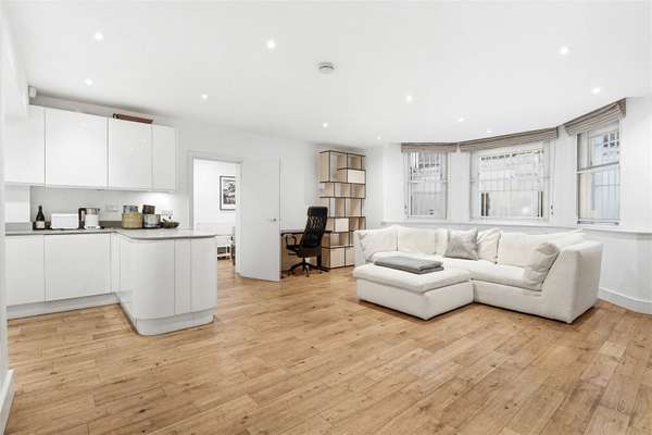 Flat Gloucester Road in Greater London