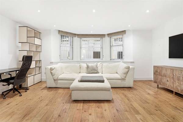 Flat Gloucester Road in Greater London