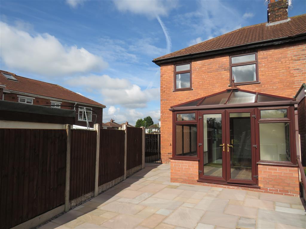 Flat Woodlands Close in Stafford