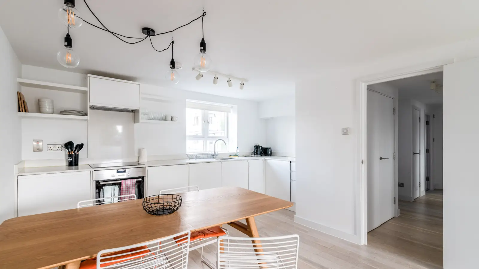 Flat Palace Mews in City of Westminster