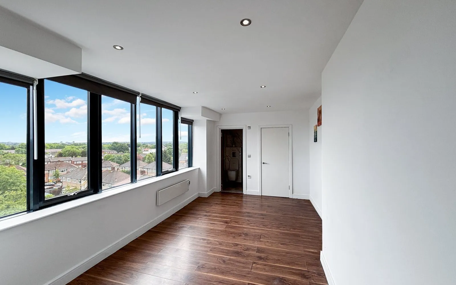 Flat Elmgrove Road in Greater London
