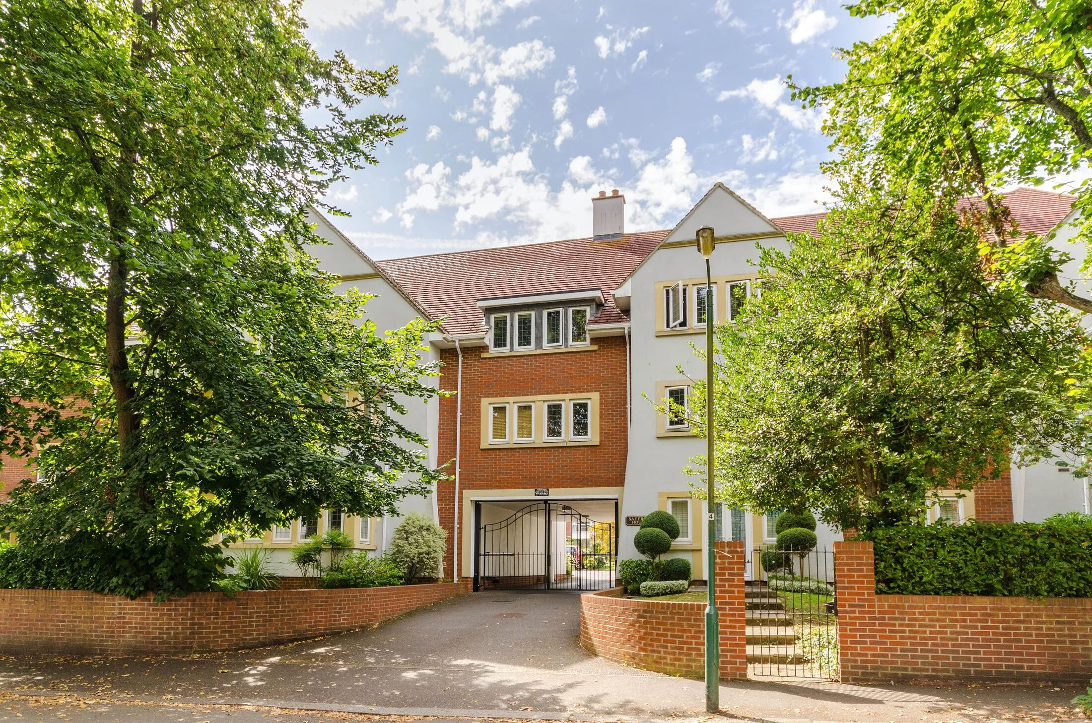 Flat Audley Place in Greater London