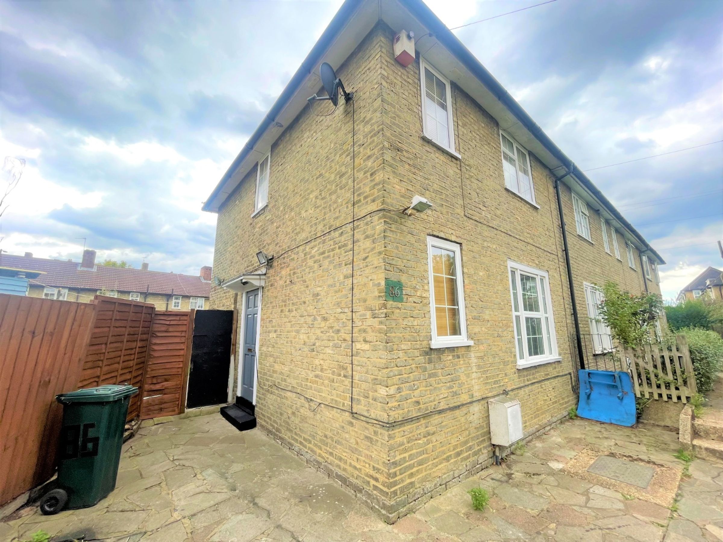 House Bentworth Road in Greater London