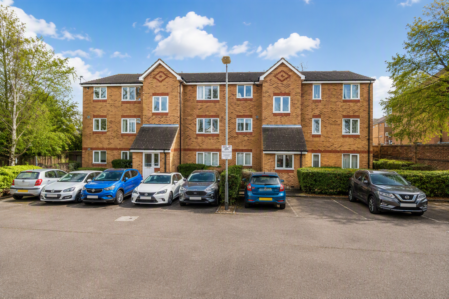 Flat Dominion Close in Greater London