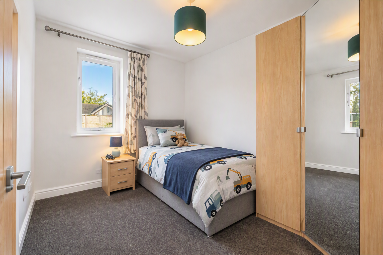 Flat Dominion Close in Greater London