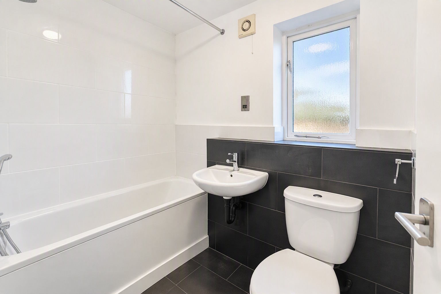 Flat Dominion Close in Greater London