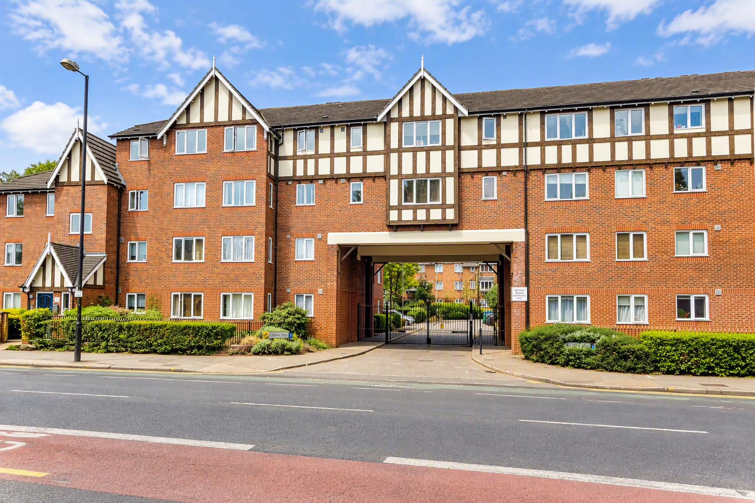 Flat Dominion Close in Greater London