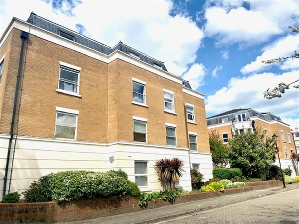Flat Grosvenor Square in Southampton
