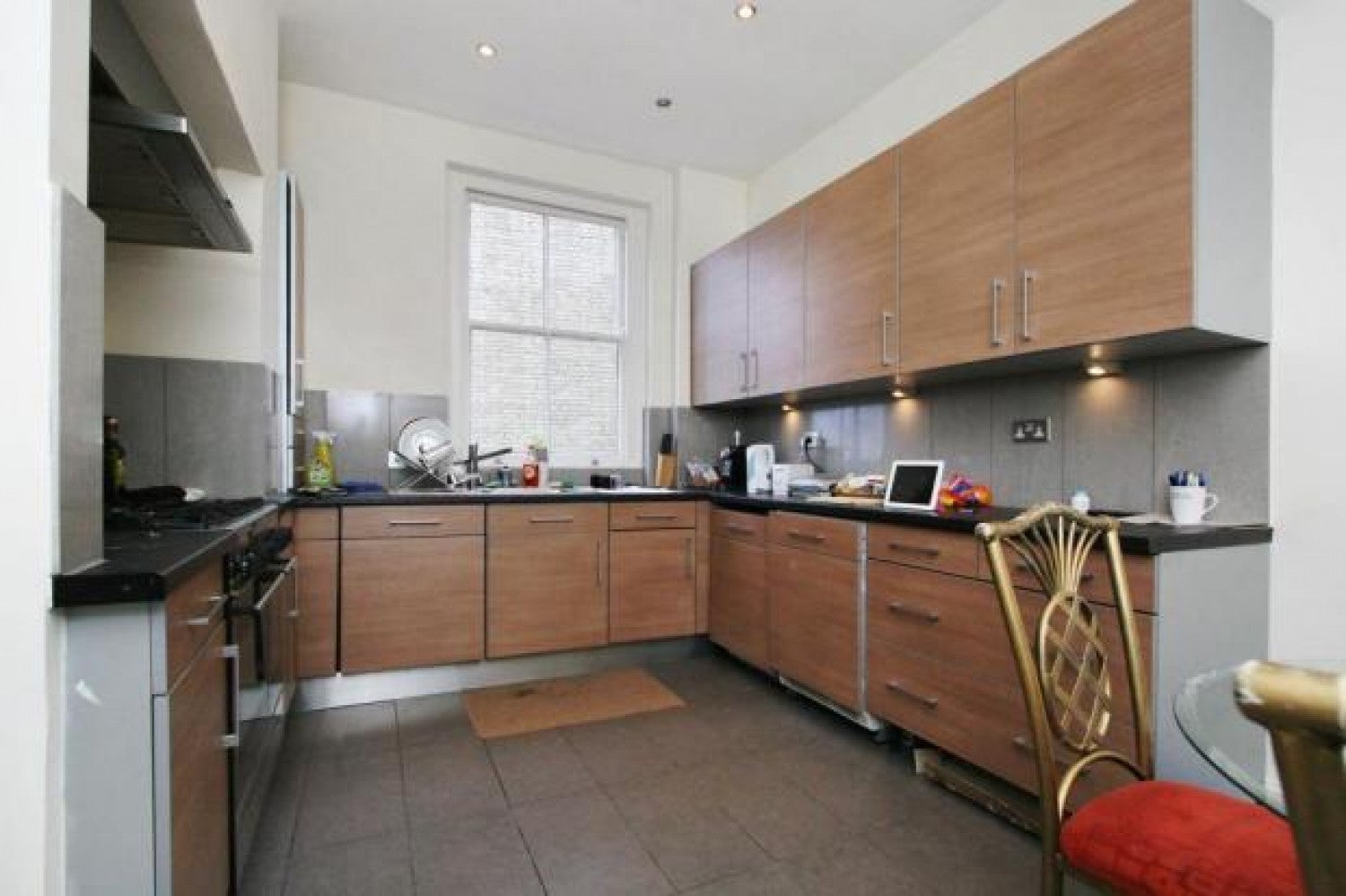 Flat Sumatra Road in Greater London