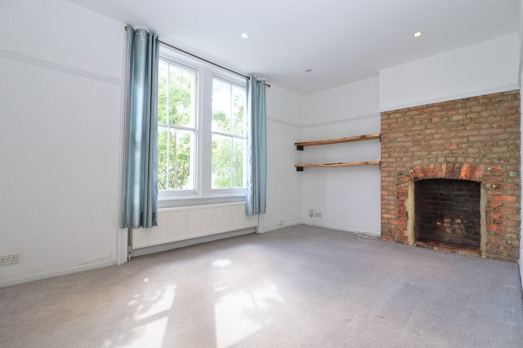 Flat St Leonard's Road in Greater London