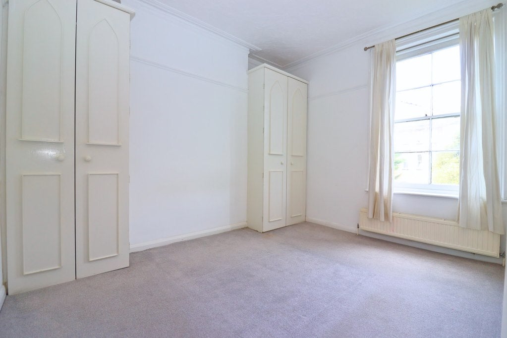 Flat St Leonard's Road in Greater London