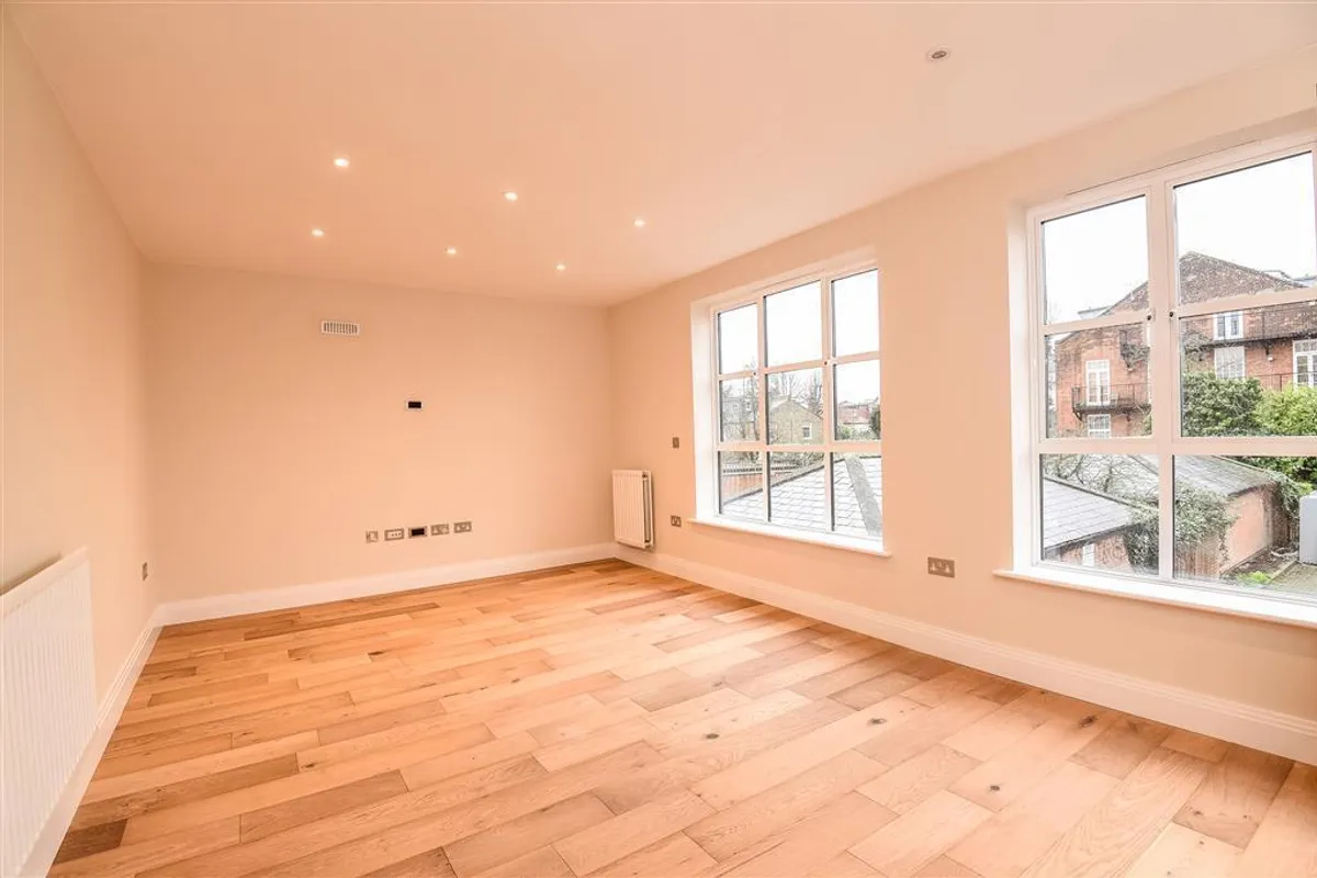 Flat Horticultural Place in Greater London