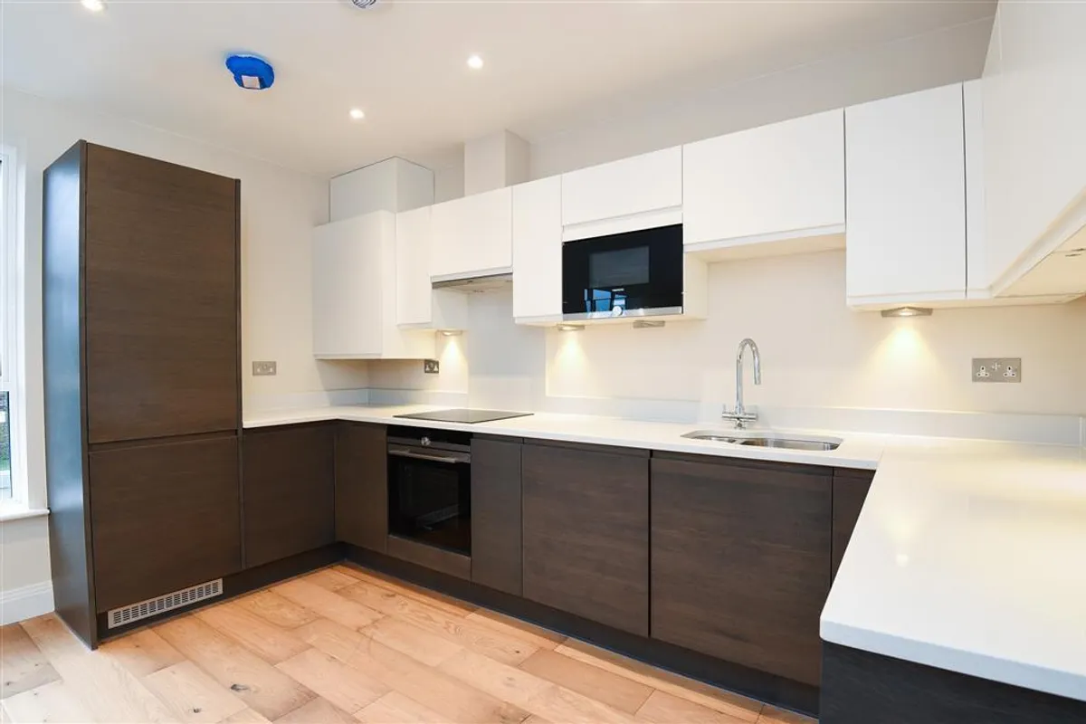 Flat Horticultural Place in Greater London